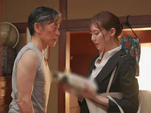 "Nếu anh ấy biết tôi như thế này, liệu anh ấy có vui không?" Mạo hiểm tính mạng trong mùa dịch, cuộc trò chuyện ở bãi đỗ xe thật thú vị