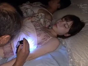 Người anh sói muốn làm gì em gái mình cũng được. Nữ thần ngực đẹp Hạ Thanh Tử ra mắt + vùng gợi cảm liếm kem như hương vị của nữ thần hổ trắng tuyệt vời nhất Shen Nana ra mắt